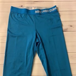 Nike pro combat Capri leggings
